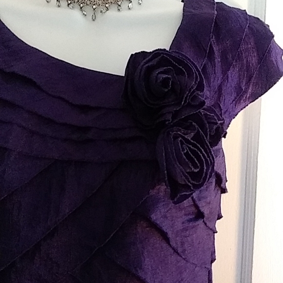 London Times purple sleeveless formal dress. Size 6P. - Picture 4 of 6